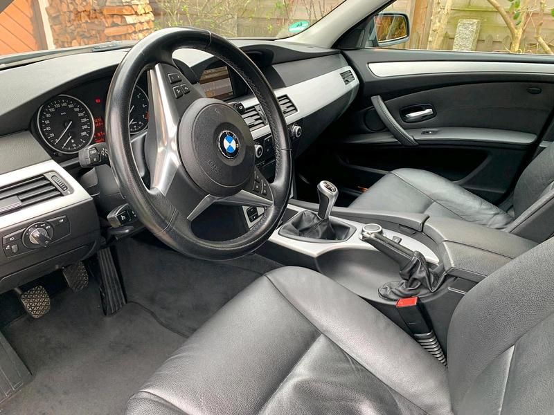 Gebraucht BMW 523 190 PS (139 kW) 2007 Schwarz Kombi