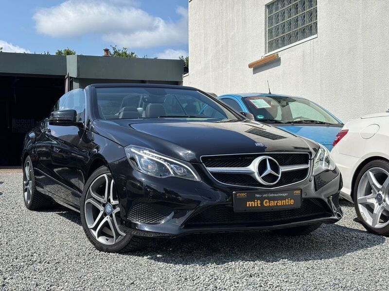 Schwarz Gebraucht 2016 Mercedes E200 AMG line Cabrio | 18.900 € - Bild 1/4