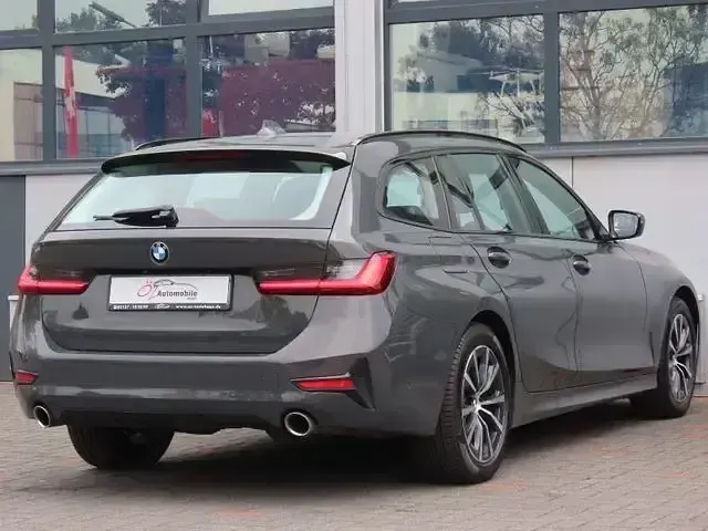Gebraucht BMW 320 Sport Line 235 PS (172 kW) 2020 Grau Kombi