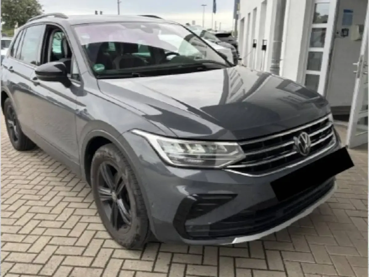 Gebraucht VW Tiguan Sport 150 PS (110 kW) 2022 Grau SUV