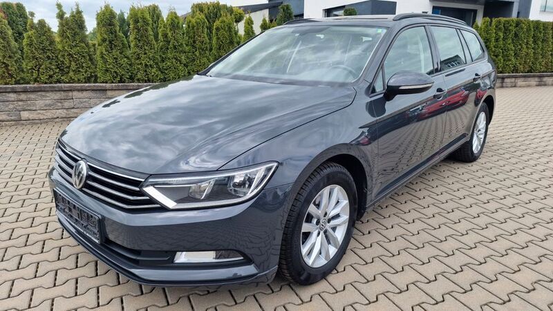 Grau Gebraucht 2018 VW Passat Trendline Kombi | 11.890 € (Guter Preis) - Bild 1/4