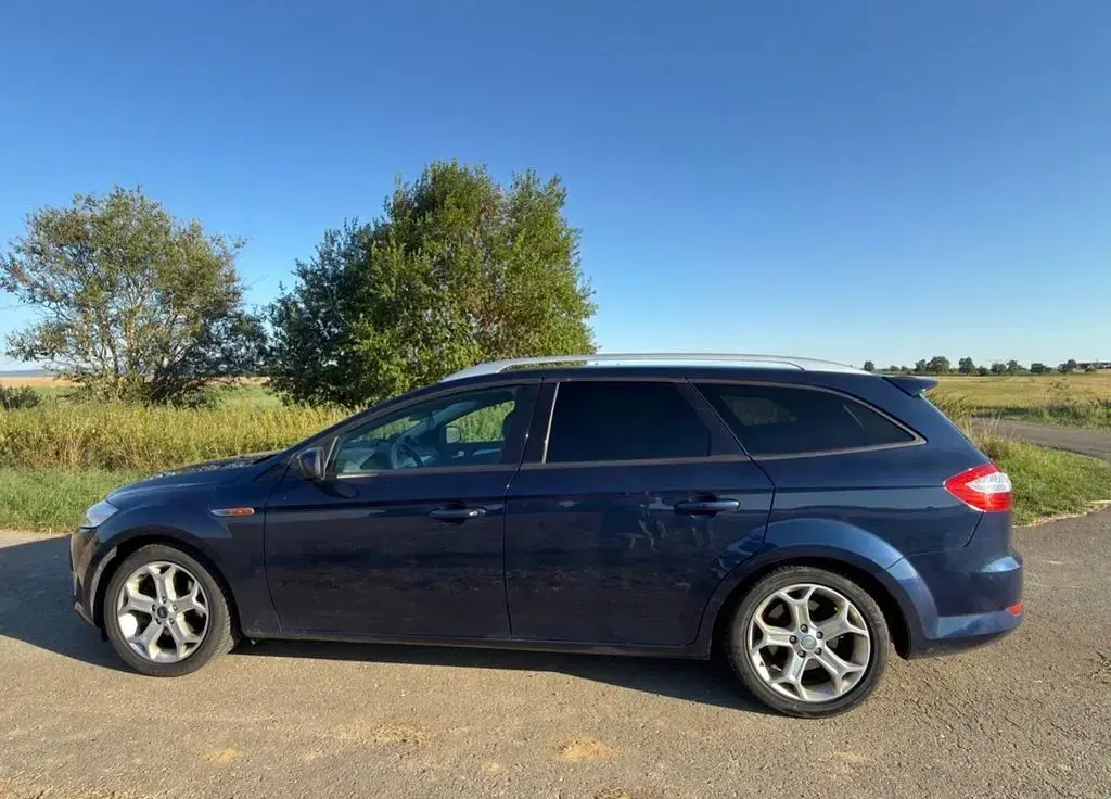 Gebraucht Ford Mondeo Sport 140 PS (102 kW) 2011 Blau Limousine