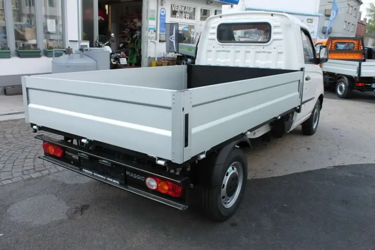 Neu Piaggio Porter 106 PS (77 kW) 2025 Plaster weiss SUV
