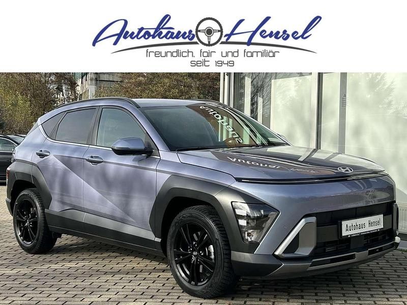 Meta blue Gebraucht 2024 Hyundai Kona Trend SUV | 26.250 € (Fairer Preis) - Bild 1/4