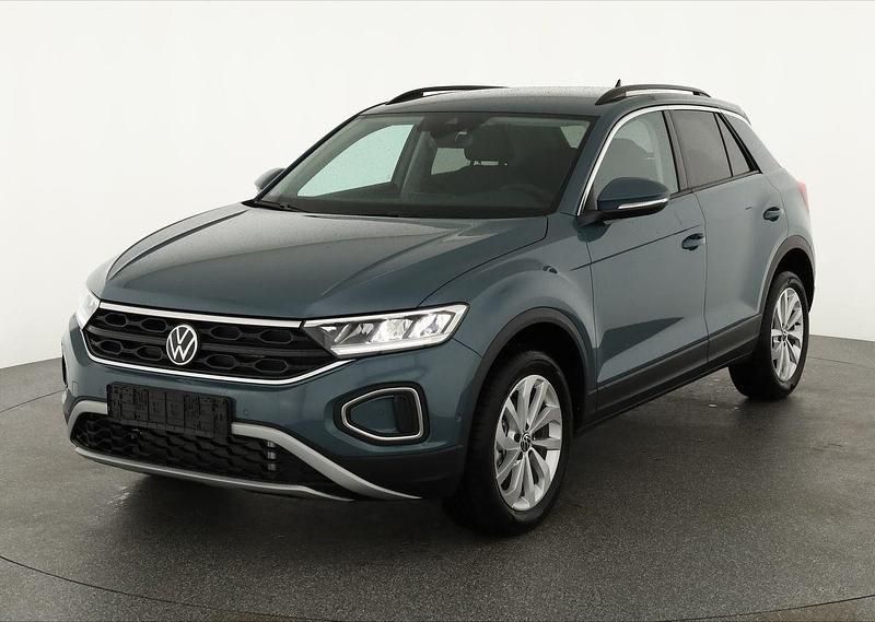 Petroleum blue metallic Neu 2025 VW T-Roc Life SUV | 31.495 € (Superpreis) - Bild 1/4