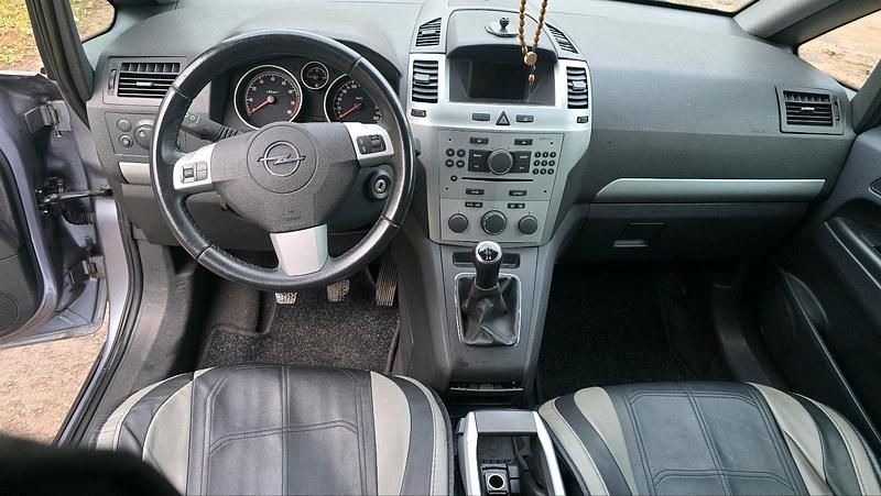 Gebraucht Opel Zafira 106 PS (77 kW) 2009 Van / Kleinbus