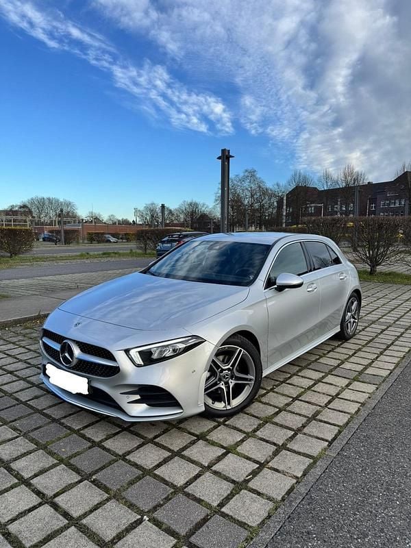 Silber Gebraucht 2022 Mercedes A180 AMG line Limousine | 23.999 € (Superpreis) - Bild 1/4