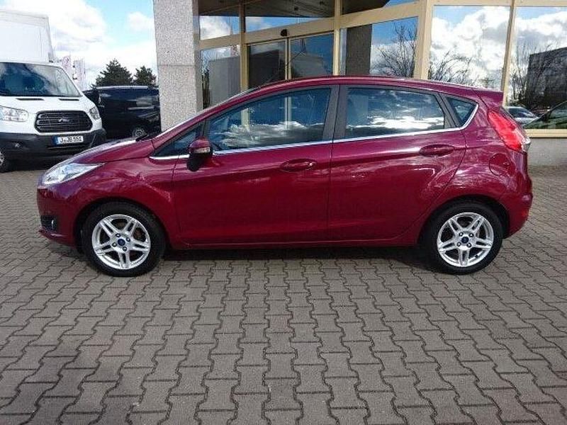 Gebraucht Ford Fiesta Titanium 101 PS (74 kW) 2015 Violet Kleinwagen