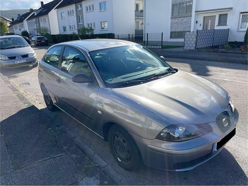 Grau Gebraucht 2003 Seat Ibiza Kleinwagen | 1.000 € (Fairer Preis) - Bild 1/4