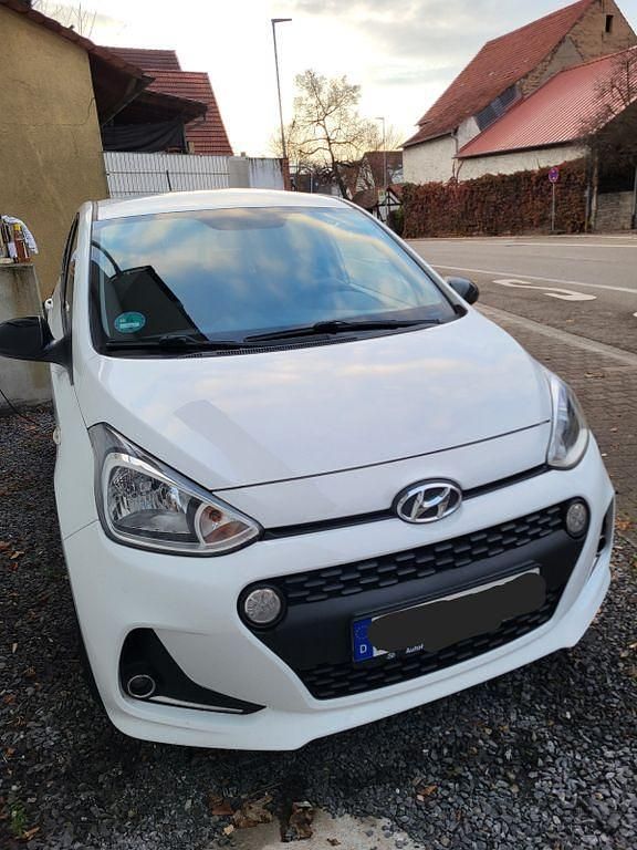 Weiß Gebraucht 2019 Hyundai i10 YES! Kleinwagen | 9.400 € (Guter Preis) - Bild 1/4