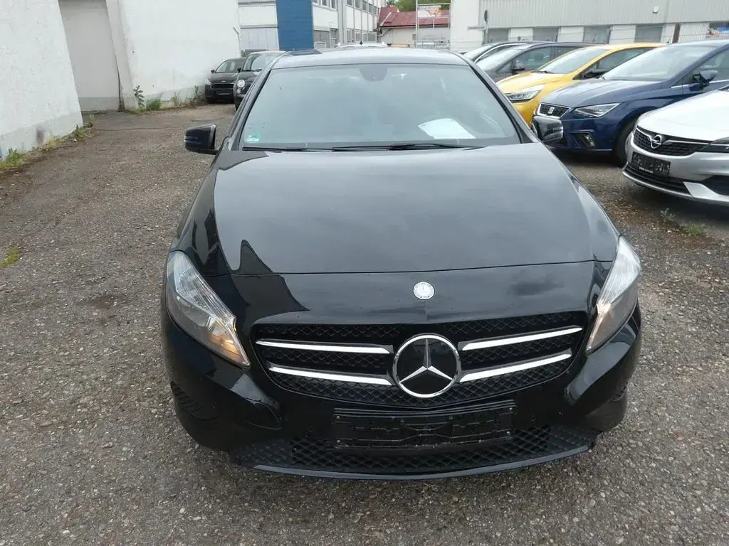 Gebraucht Mercedes A180 109 PS (80 kW) 2014 Schwarz Kleinwagen
