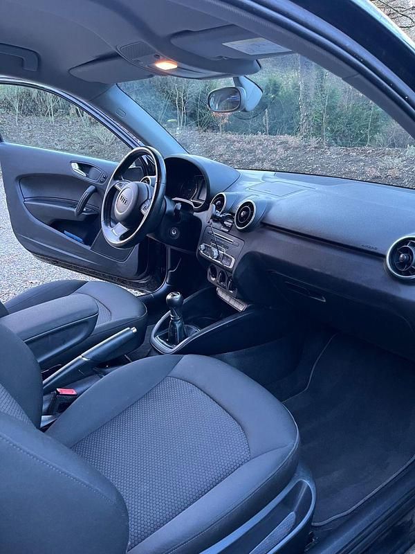 Gebraucht Audi A1 Sport 90 PS (66 kW) 2015 Schwarz Kleinwagen