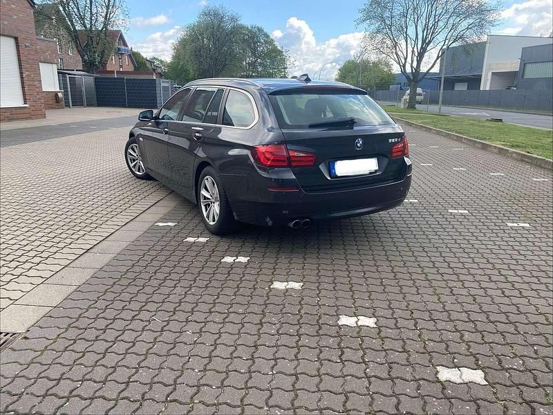 Gebraucht BMW 525 218 PS (160 kW) 2012 Grau Kombi