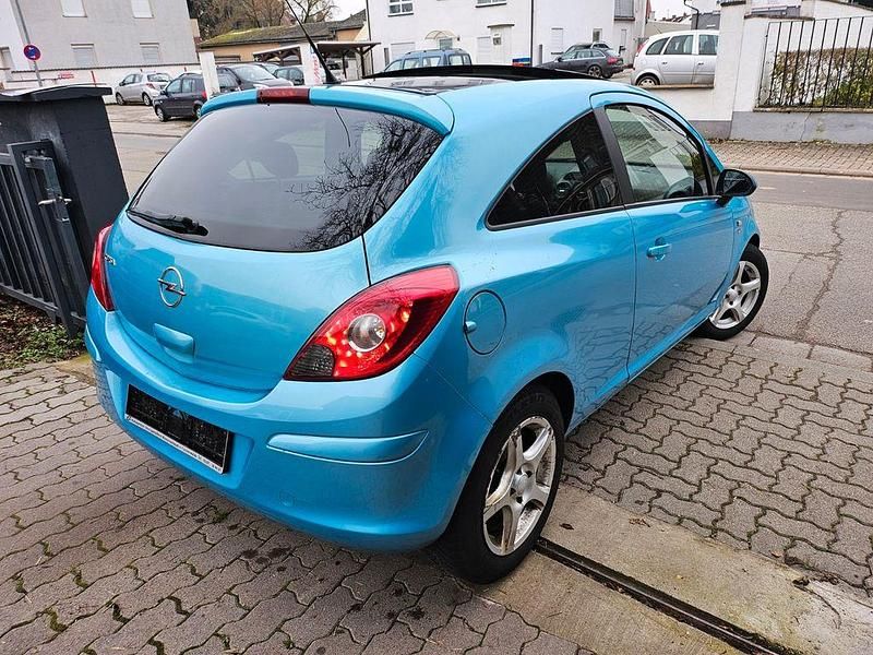 Używany Opel Corsa Edition 87 KM (63 kW) 2010 Niebieski Sedan/Limuzyna