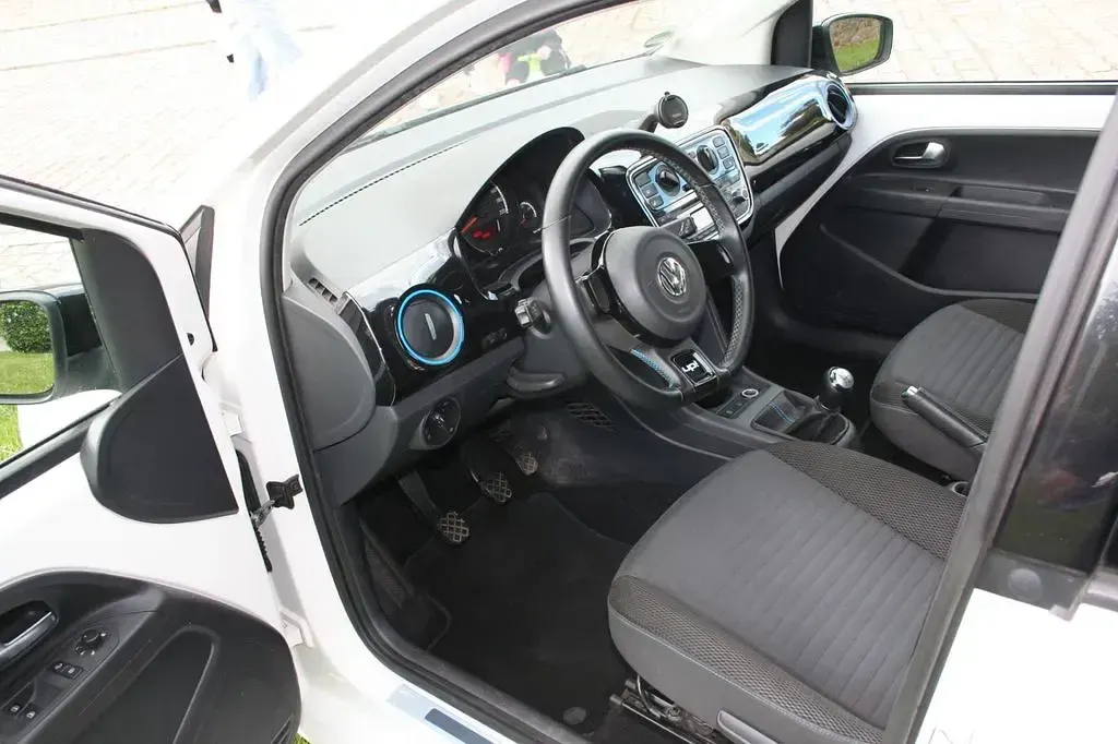 Używany VW up! 60 KM (44 kW) 2015 Biały Hatchback