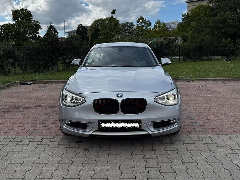 Silber Gebraucht 2012 BMW 118 Urban Line Kleinwagen | 7.999 € (Etwas zu teuer) - Bild 1/4