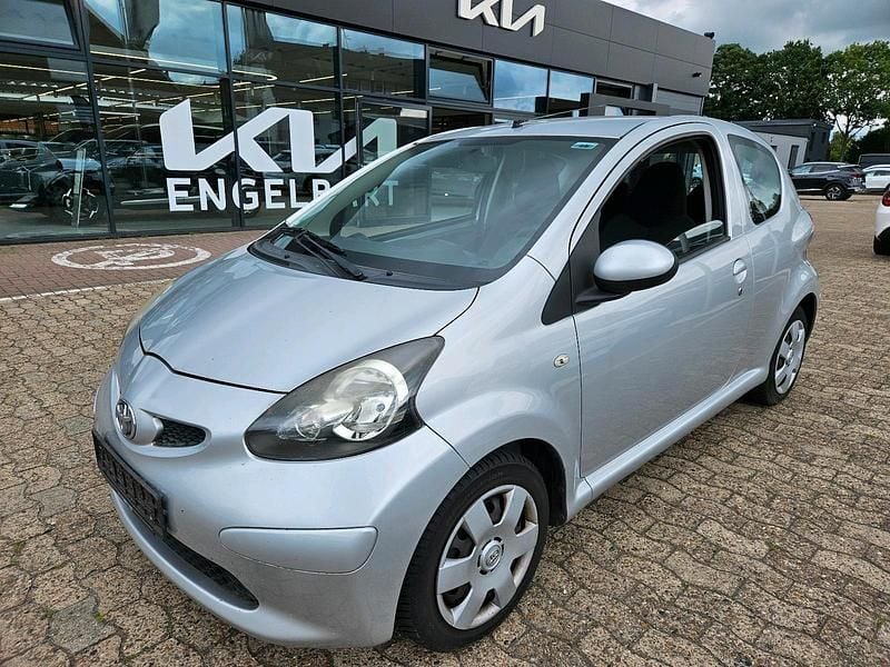 Silber Gebraucht 2008 Toyota Aygo Cool Kleinwagen | 2.500 € (Fairer Preis) - Bild 1/4