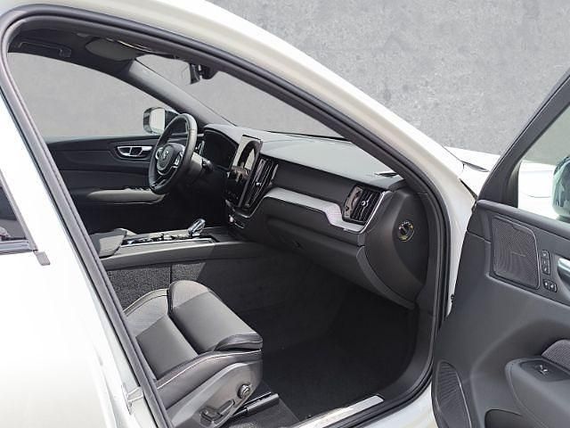 Neu Volvo XC60 Plus 455 PS (334 kW) 2025 Weiss SUV