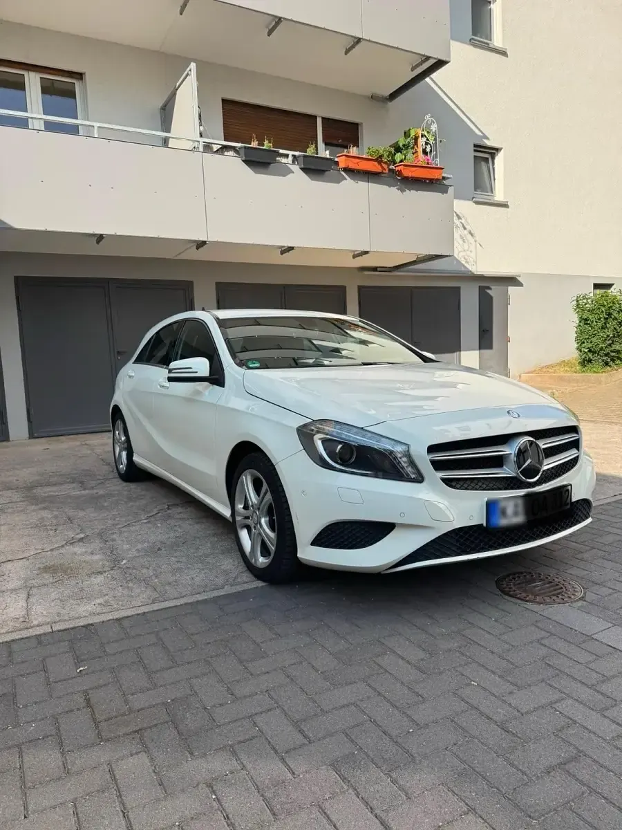 Gebraucht Mercedes A200 136 PS (100 kW) 2015 Weiß Kleinwagen