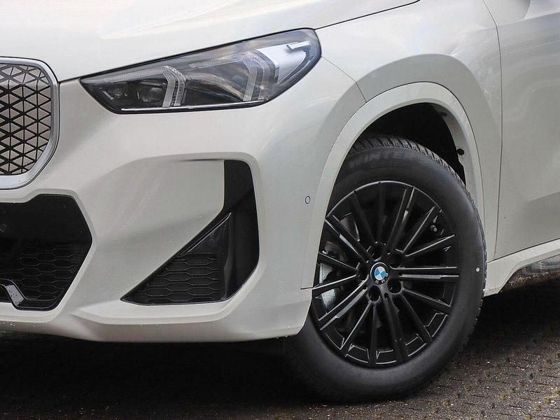 Neu BMW iX1 M Sport 150 kW (204 PS) 2025 Alpinweiss iii SUV