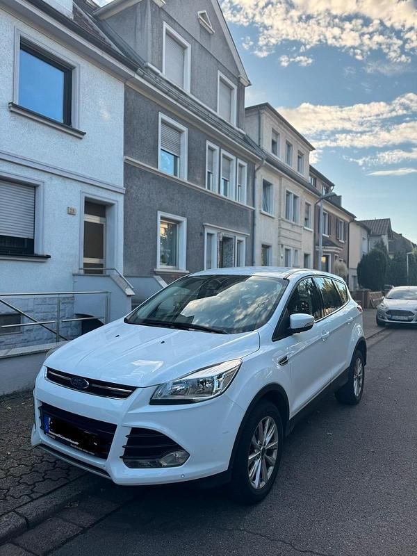 Gebraucht Ford Kuga 120 PS (88 kW) 2015 Weiß SUV