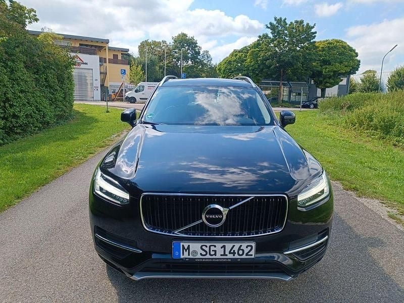 Onyx black / metallic Gebraucht 2017 Volvo XC90 Momentum SUV | 27.400 € (Superpreis) - Bild 1/4