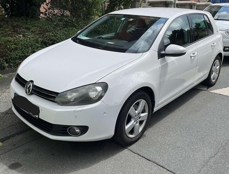 Weiß Gebraucht 2010 VW Golf VI Team Kleinwagen | 2.900 € (Guter Preis) - Bild 1/4