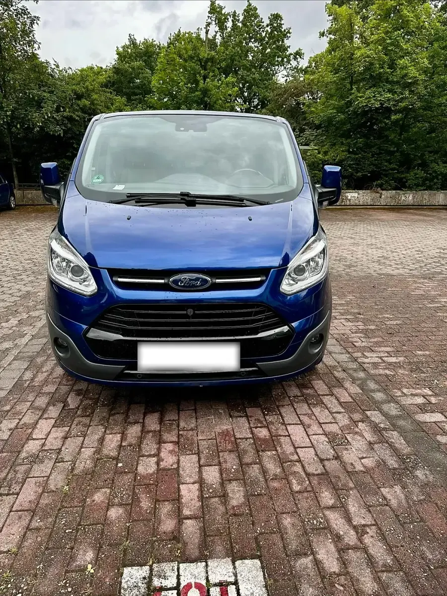 Gebraucht Ford Tourneo Titanium 170 PS (125 kW) 2017 Blau Van / Kleinbus