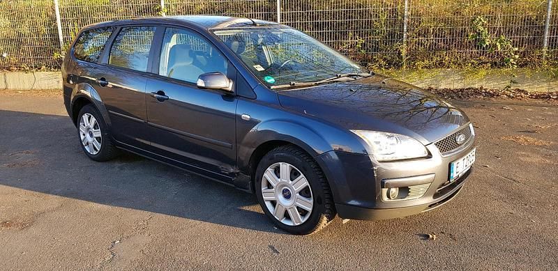 Grau Gebraucht 2007 Ford Focus Kombi | 1.200 € (Superpreis) - Bild 1/4