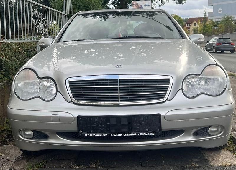 Grau Gebraucht 2002 Mercedes C180 Classic Limousine | 2.750 € (Fairer Preis) - Bild 1/4
