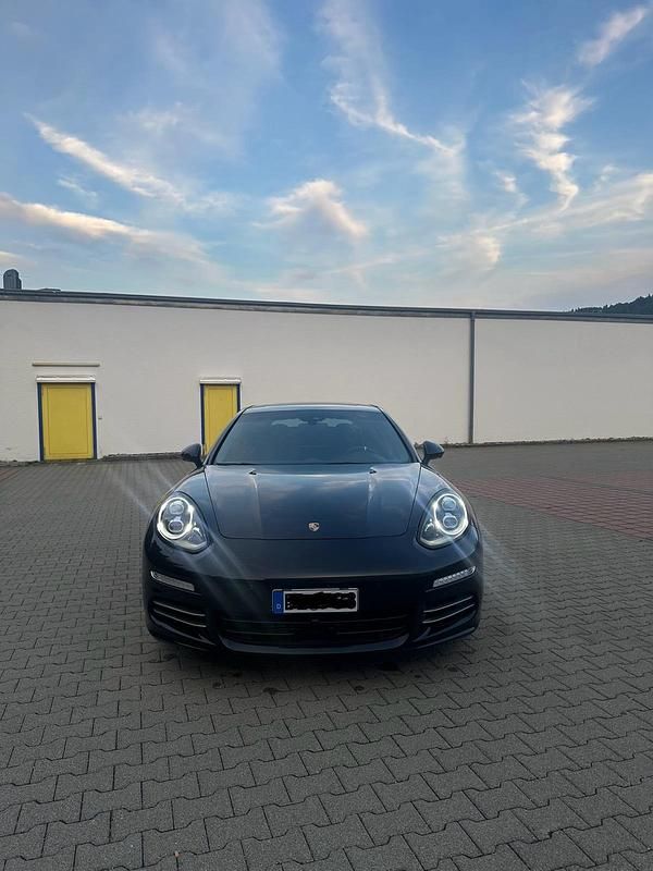 Schwarz Gebraucht 2013 Porsche Panamera 4S Limousine | 37.990 € (Teuer) - Bild 1/4