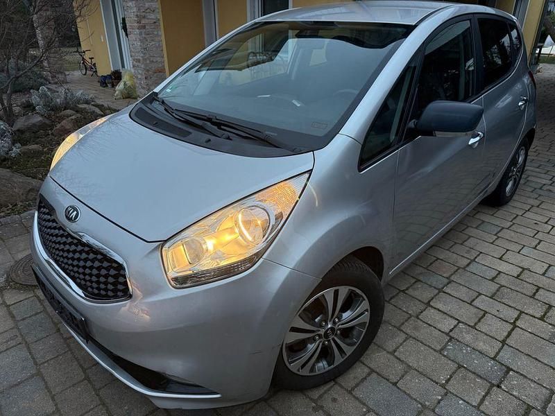 Gebraucht Kia Venga 125 PS (91 kW) 2015 Silber Kleinwagen