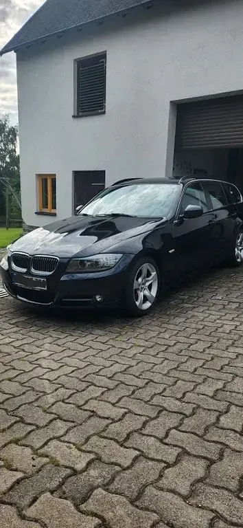 Gebraucht BMW 325 Lifestyle 218 PS (160 kW) 2010 Schwarz Kombi