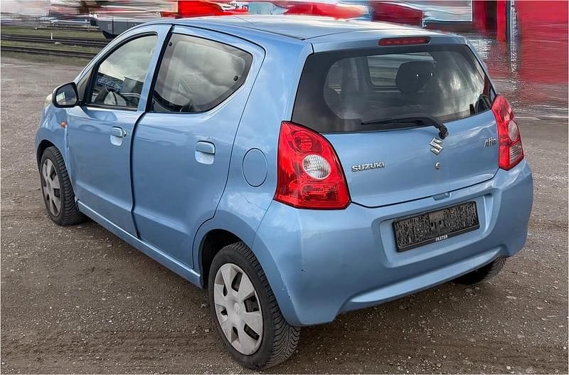 Gebraucht Suzuki Alto 70 PS (51 kW) 2012 Blau Kleinwagen