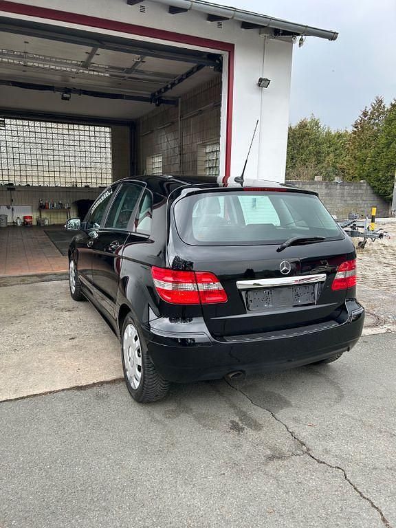 Gebraucht Mercedes B180 109 PS (80 kW) 2011 Schwarz Van / Kleinbus