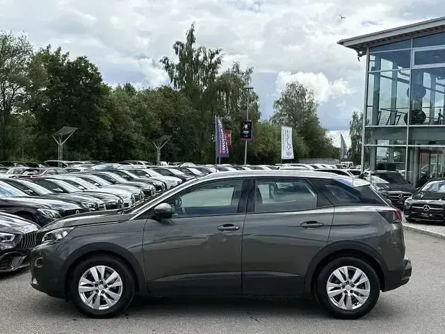 Gebraucht Peugeot 3008 Active 131 PS (96 kW) 2018 Grün SUV