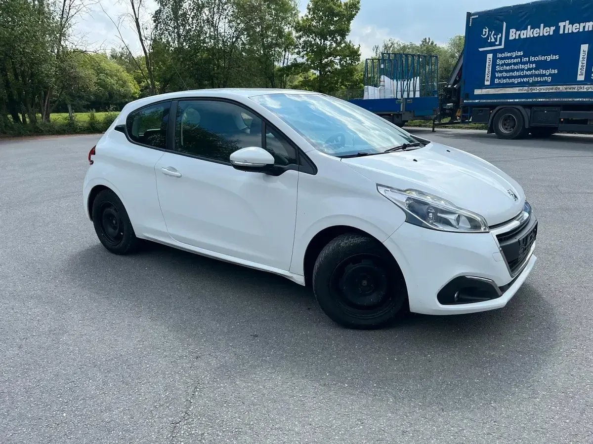 Gebraucht Peugeot 208 Active 2017 Weiß Kleinwagen