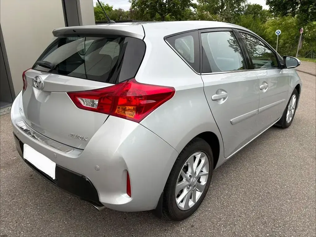 Gebraucht Toyota Auris Life+ 132 PS (97 kW) 2014 Silber Limousine