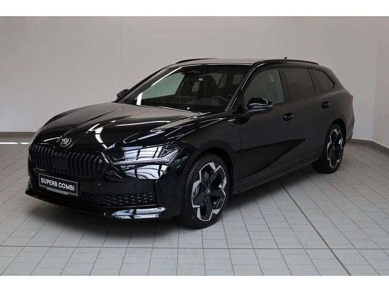 Neu Skoda Superb SportLine 204 PS (150 kW) 2025 Onyxschwarzmetallic Kombi
