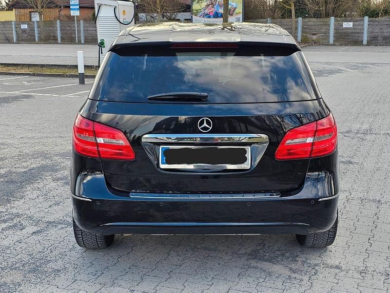 Gebraucht Mercedes B200 136 PS (100 kW) 2012 Schwarz Van / Kleinbus
