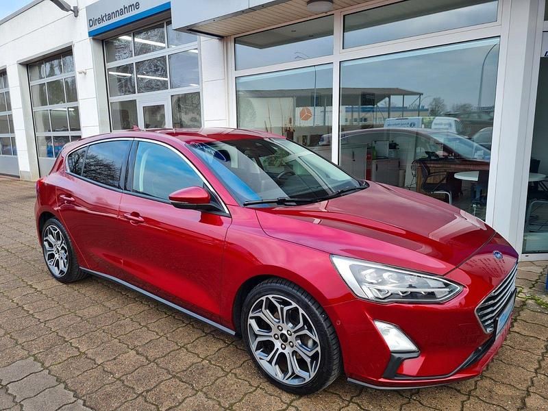 Używany Ford Focus Titanium 150 KM (110 kW) 2018 Czerwony Sedan/Limuzyna