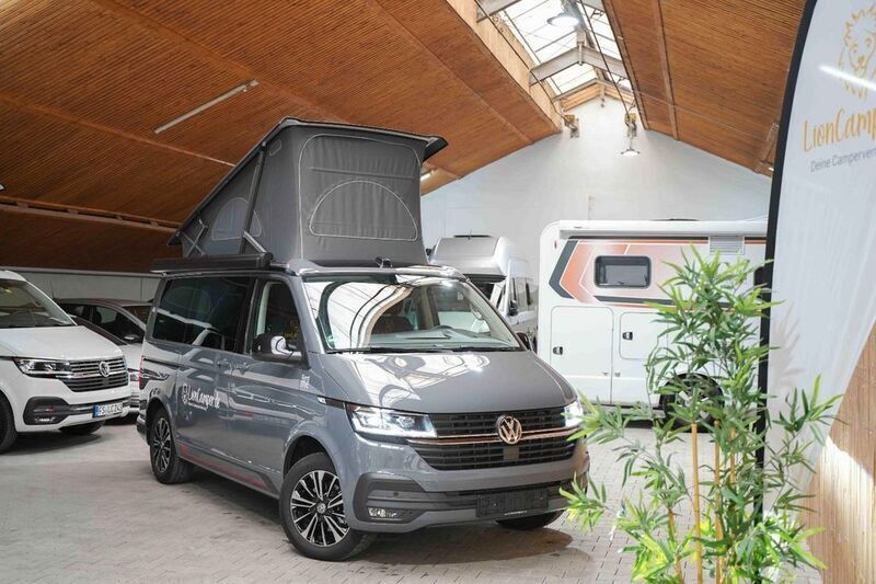 Grau Gebraucht 2024 VW T6.1 Edition Van | 61.990 € - Bild 1/4