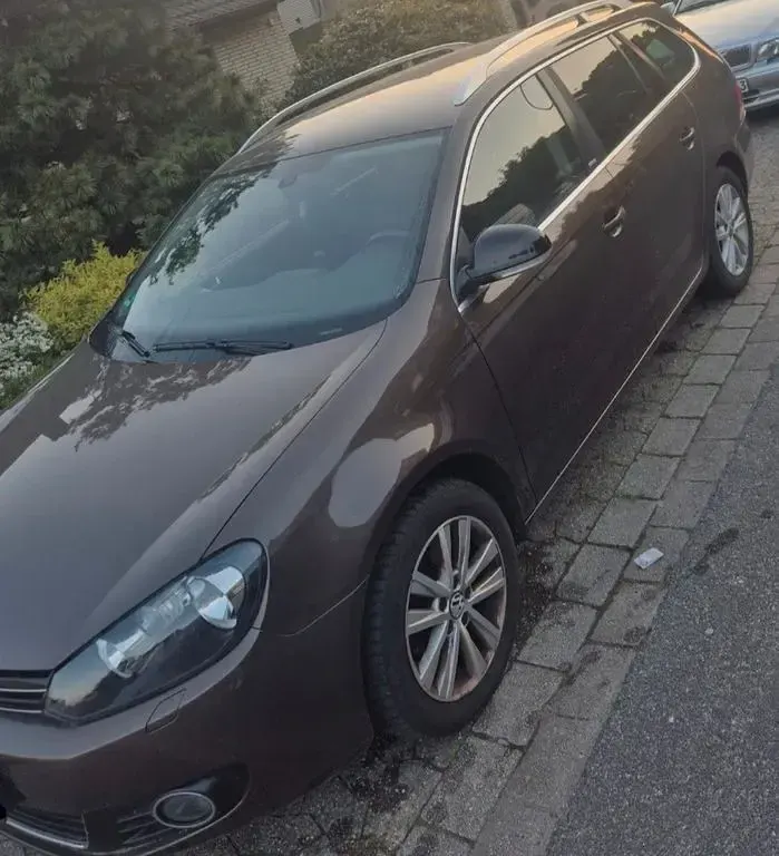 Usata VW Golf VI Style 105 CV (77 kW) 2011 Marrone Utilitaria