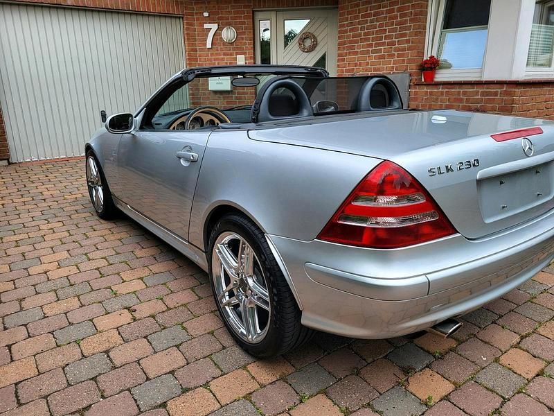 Gebraucht Mercedes SLK230 197 PS (144 kW) 2000 Silber Cabrio