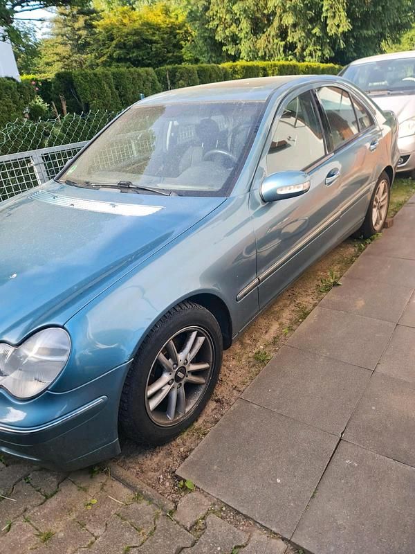 Gebraucht Mercedes C220 143 PS (105 kW) 2001 Braun Limousine