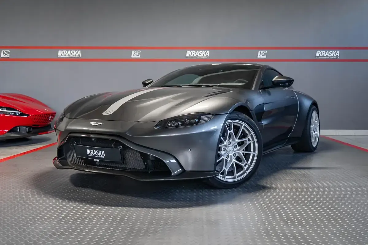 Gebraucht Aston Martin V8 Vantage 510 PS (375 kW) 2021 Magnetic silver Coupé