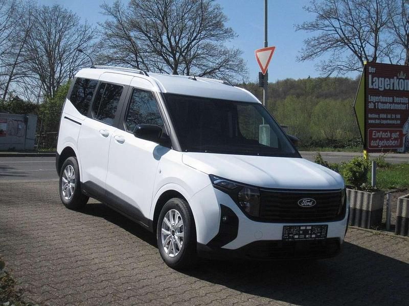 Gebraucht Ford Tourneo Titanium 125 PS (91 kW) 2024 Frostweiß Kombi