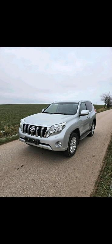 Silber Gebraucht 2014 Toyota Land Cruiser SUV | 29.999 € (Teuer) - Bild 1/4