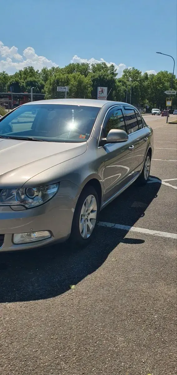 Gebraucht Skoda Superb 2009 Gelb Limousine