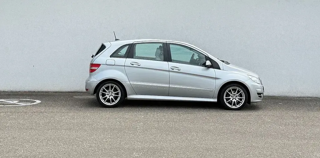Gebraucht Mercedes B180 Avantgarde 109 PS (80 kW) 2010 Silber Van / Kleinbus